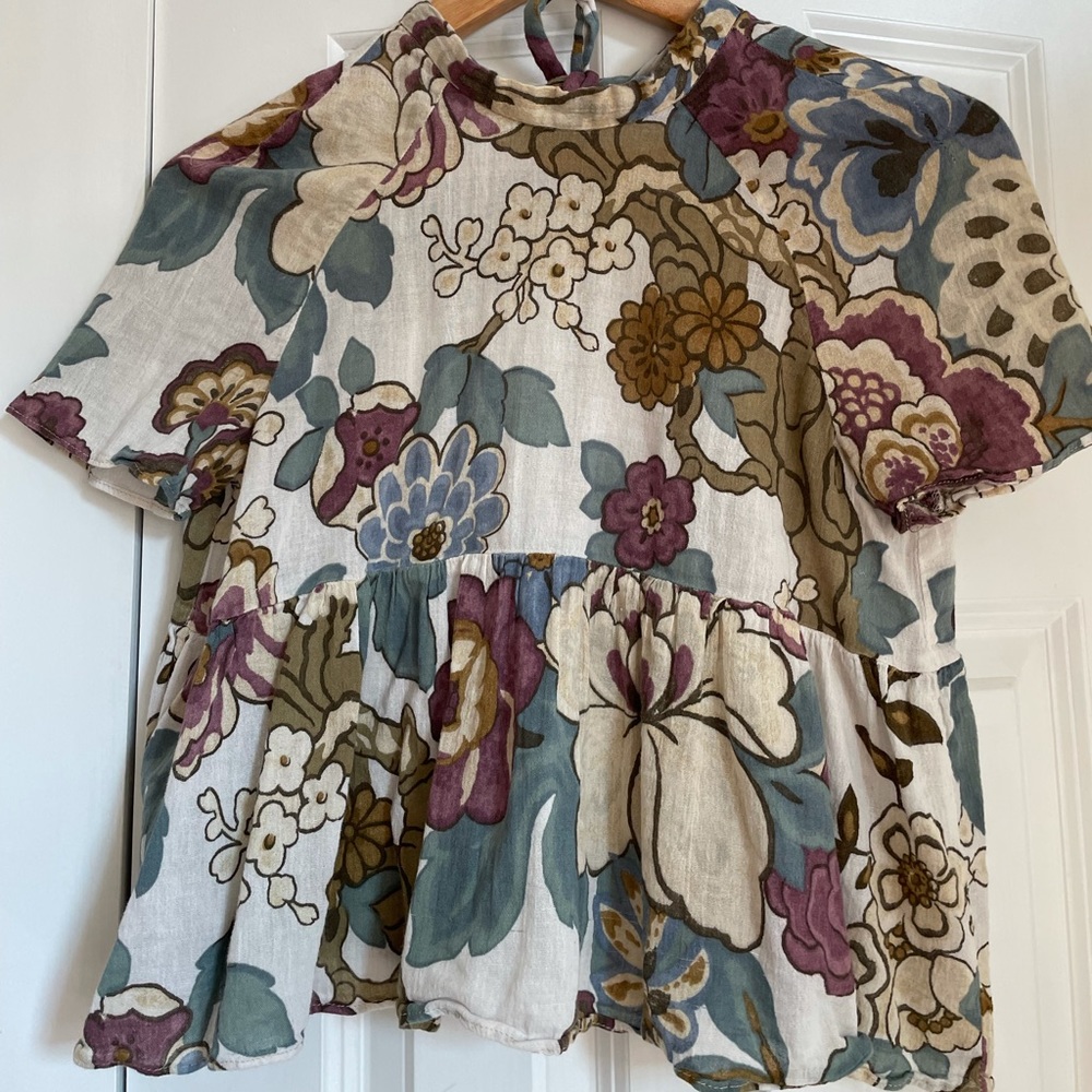 Floral and flowy lightweight Zara top